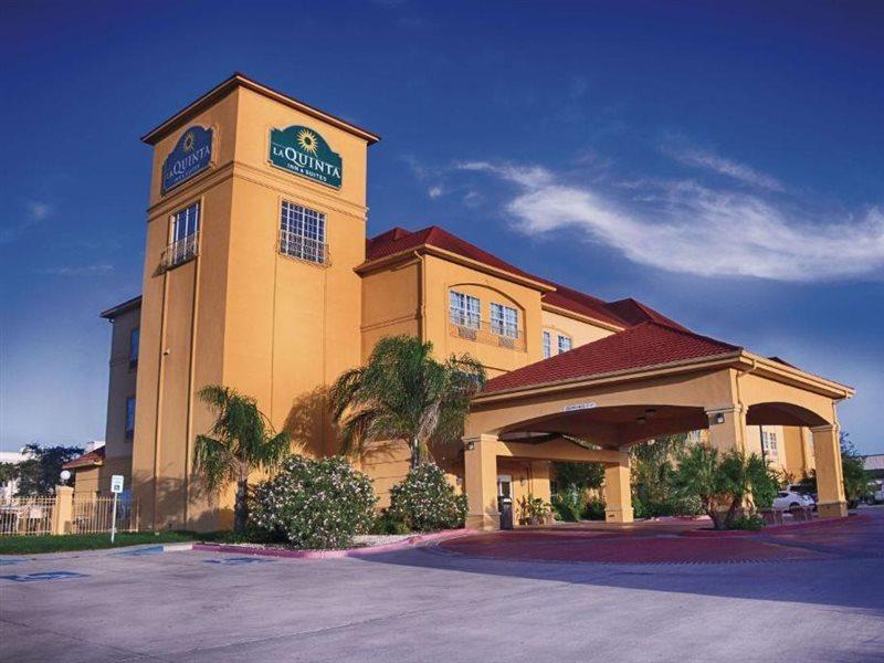 La Quinta By Wyndham Alice Hotel Exterior photo