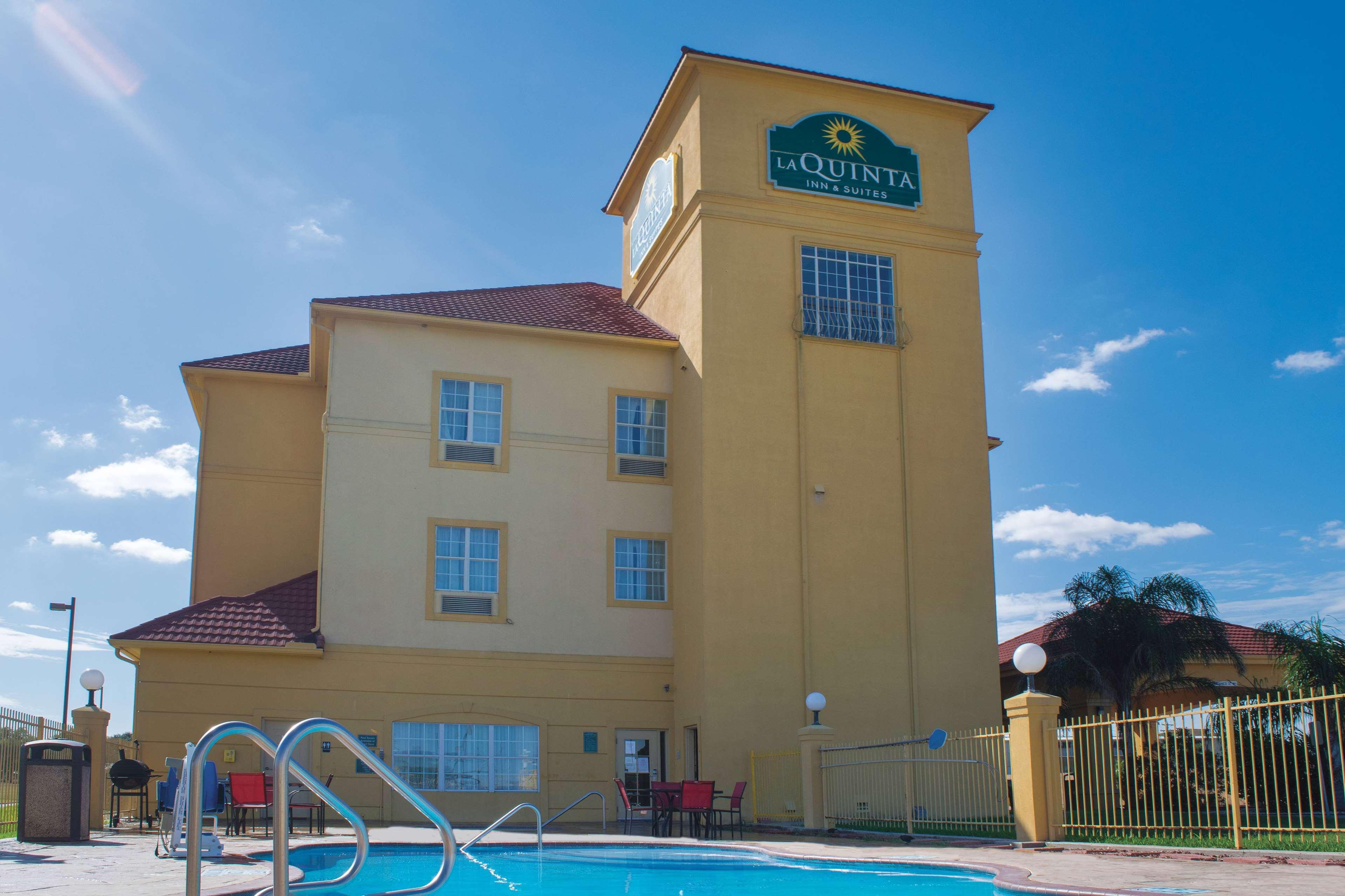 La Quinta By Wyndham Alice Hotel Exterior photo