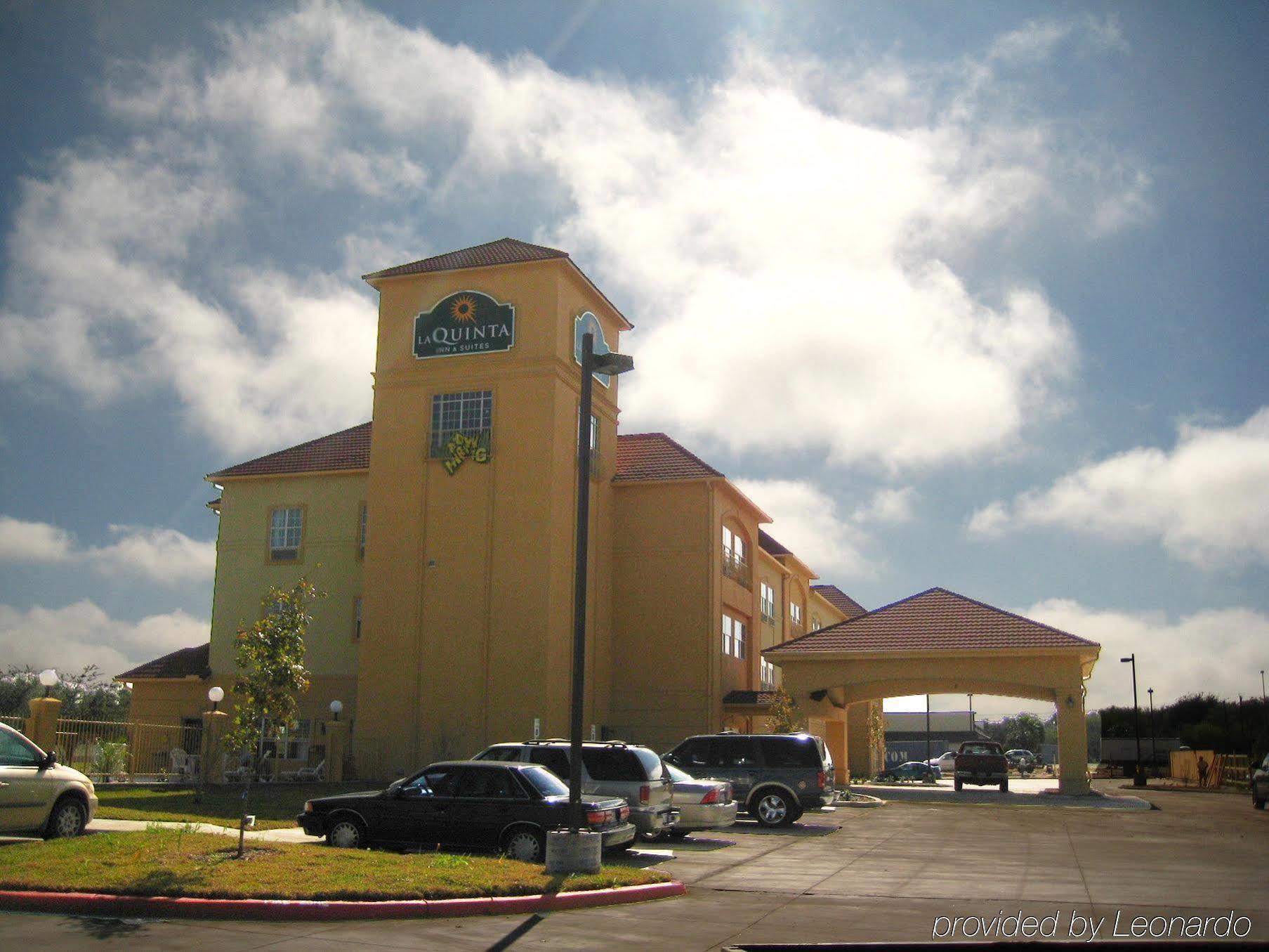 La Quinta By Wyndham Alice Hotel Exterior photo